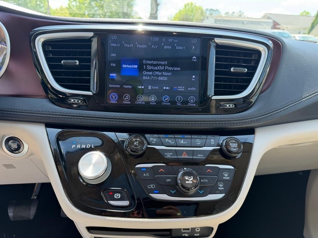 Chrysler Pacifica Limited 2017