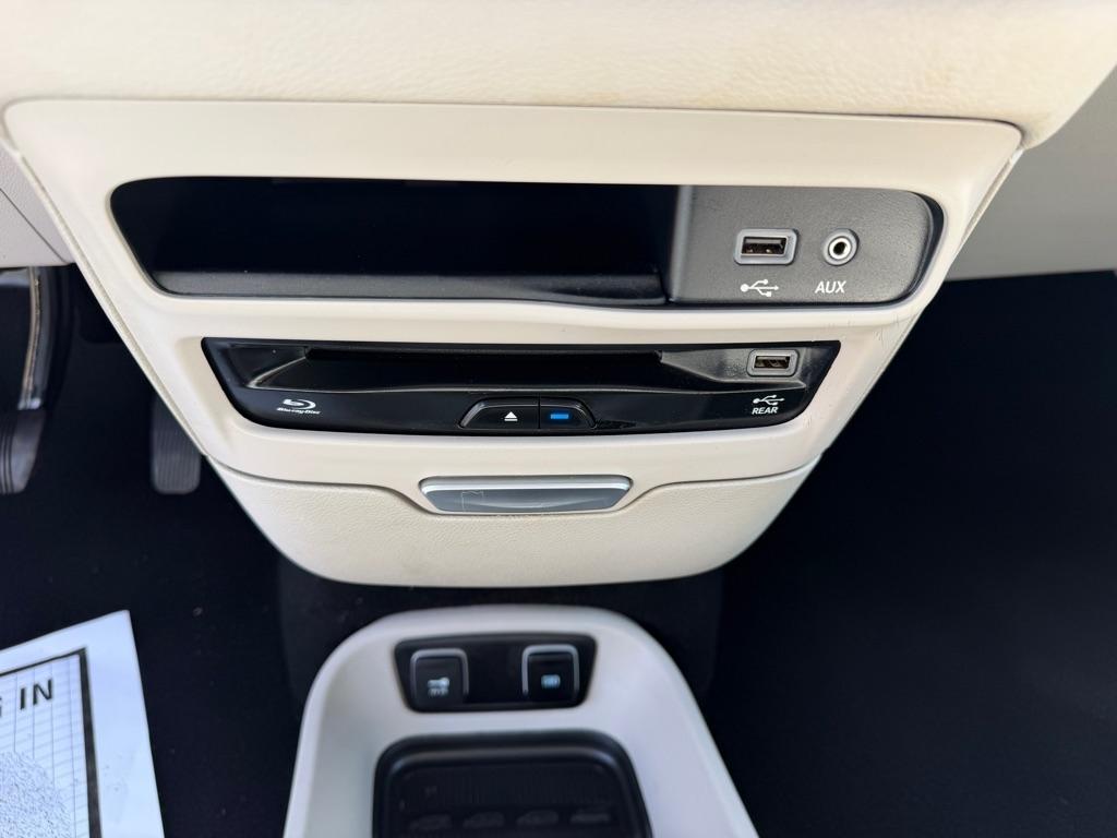 Chrysler Pacifica Limited 2017