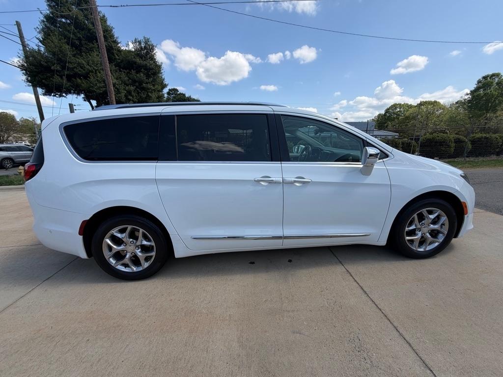 Chrysler Pacifica Limited 2017