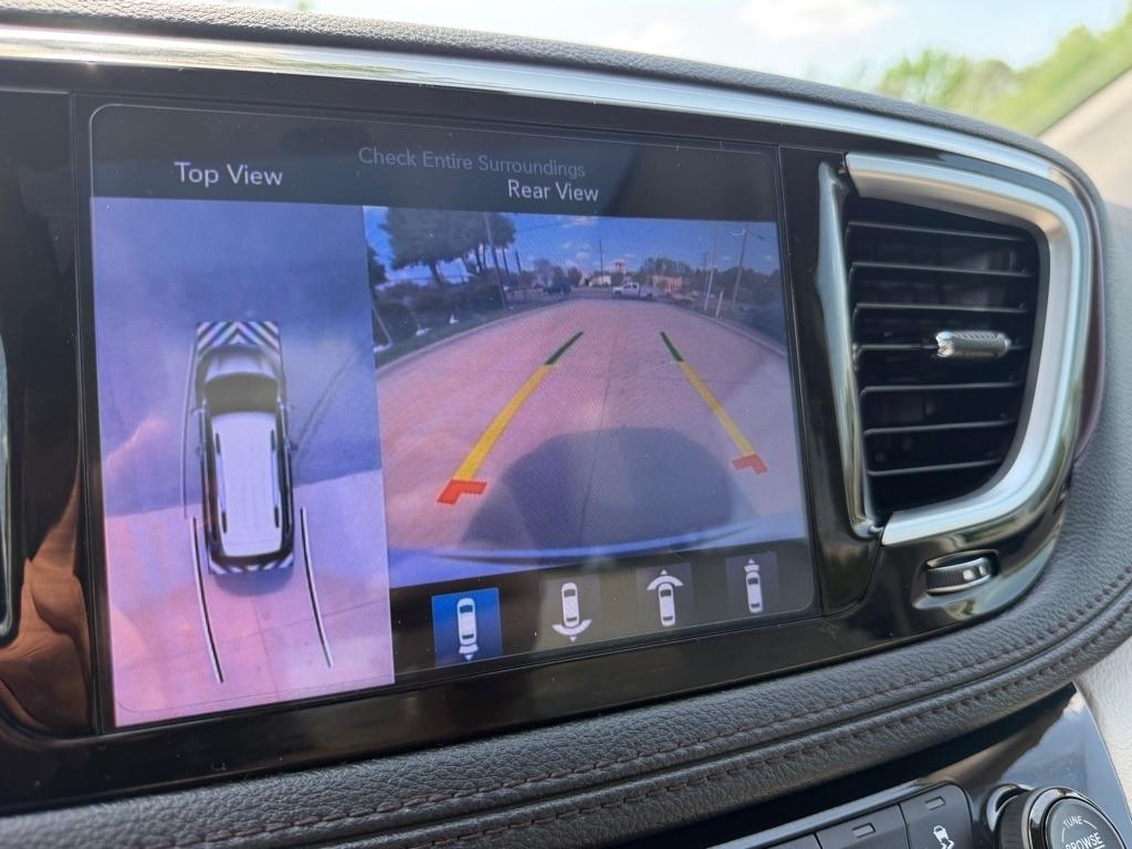 Chrysler Pacifica Limited 2017