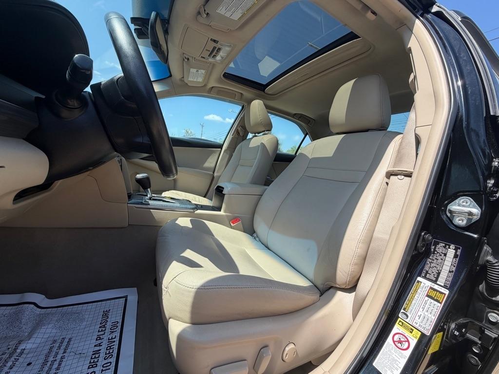 Toyota Camry Hybrid LE 2012