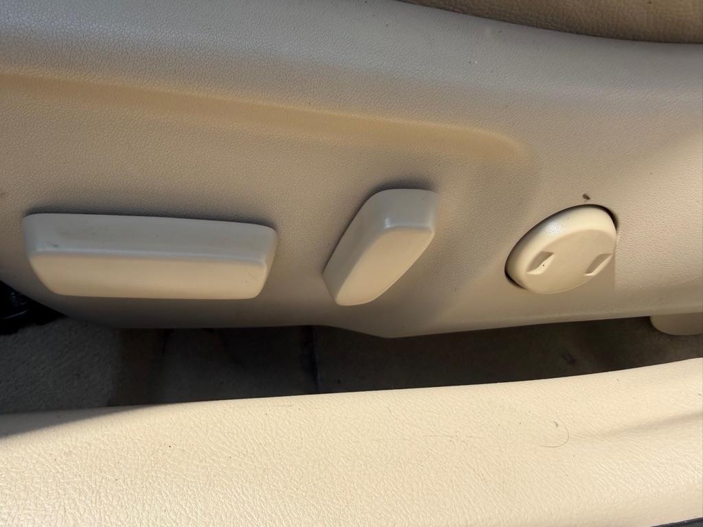 Toyota Camry Hybrid LE 2012