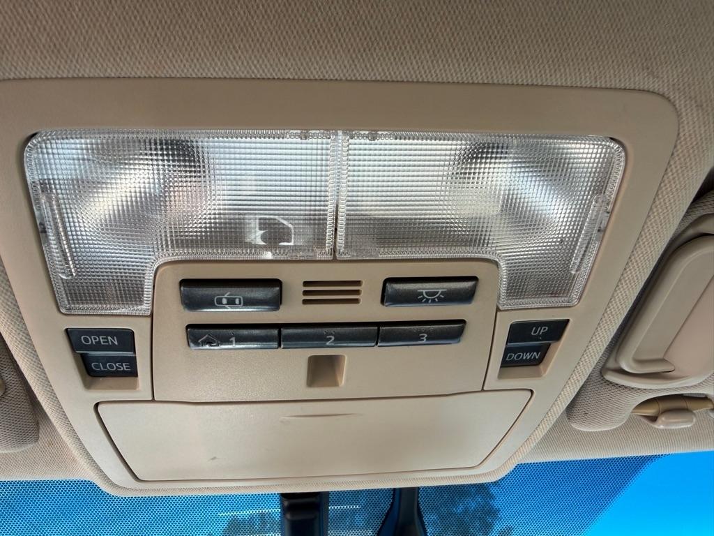 Toyota Camry Hybrid LE 2012