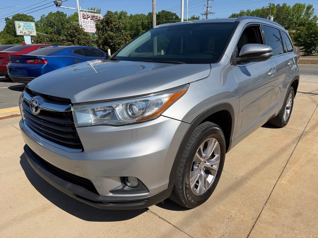 Toyota Highlander XLE FWD V6 2015