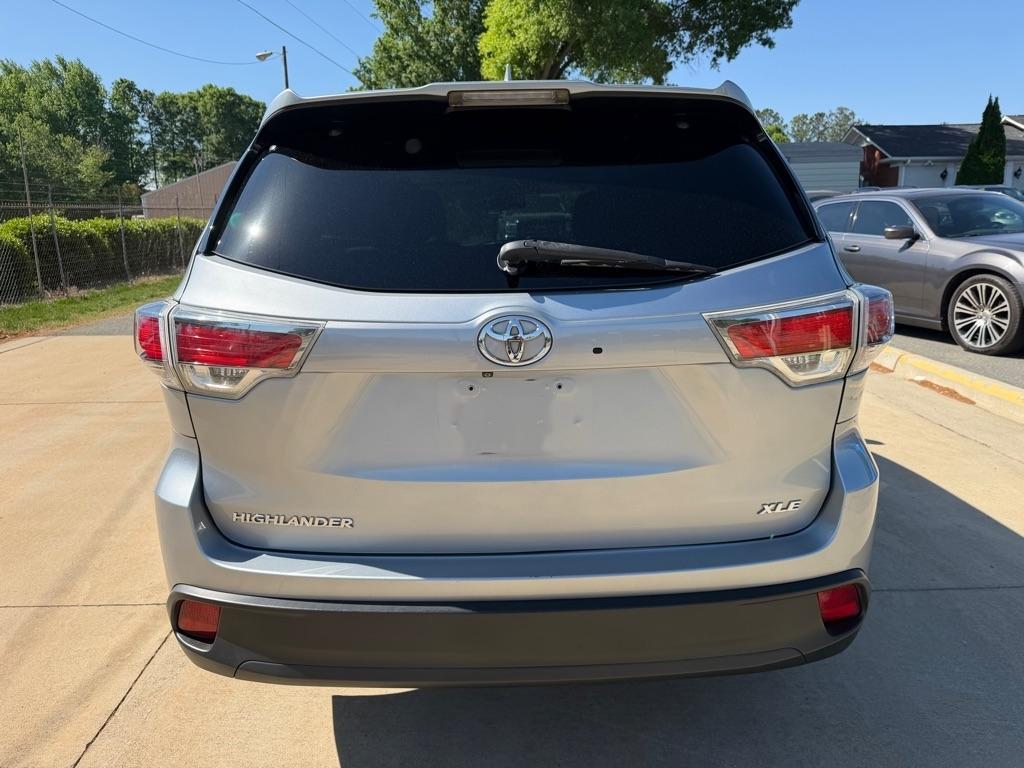 Toyota Highlander XLE FWD V6 2015