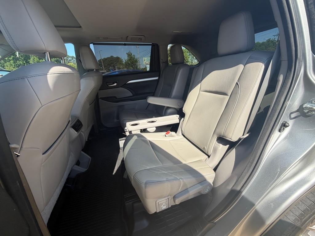 Toyota Highlander XLE FWD V6 2015