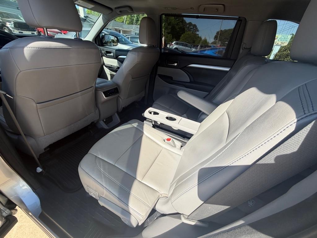 Toyota Highlander XLE FWD V6 2015