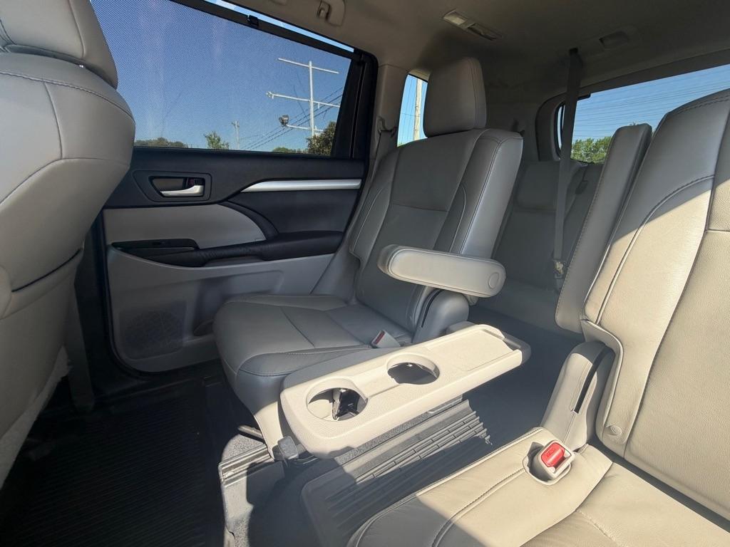 Toyota Highlander XLE FWD V6 2015