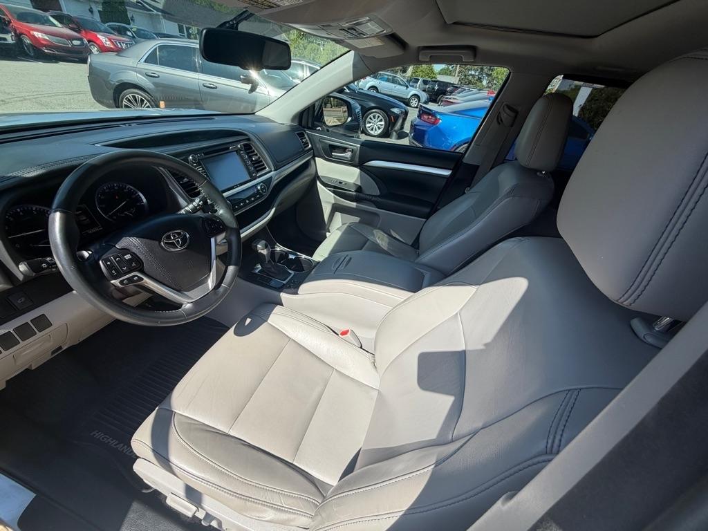 Toyota Highlander XLE FWD V6 2015