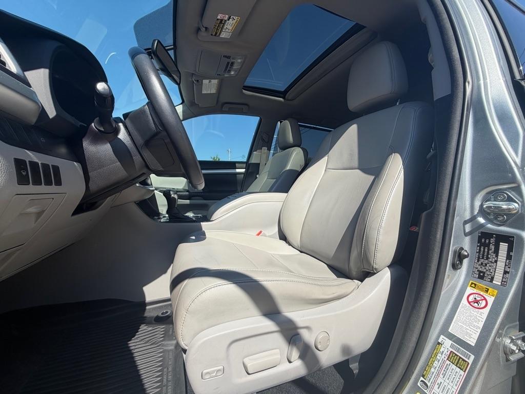 Toyota Highlander XLE FWD V6 2015