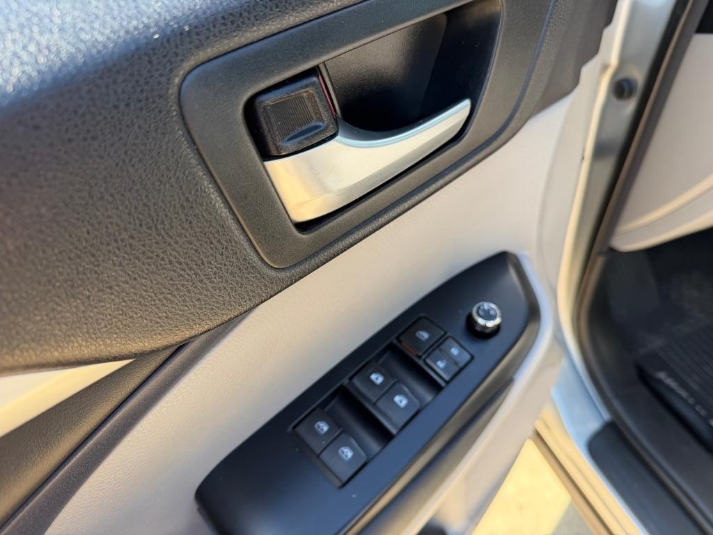 Toyota Highlander XLE FWD V6 2015