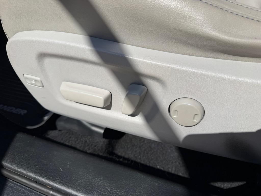 Toyota Highlander XLE FWD V6 2015