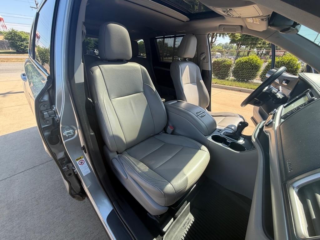 Toyota Highlander XLE FWD V6 2015