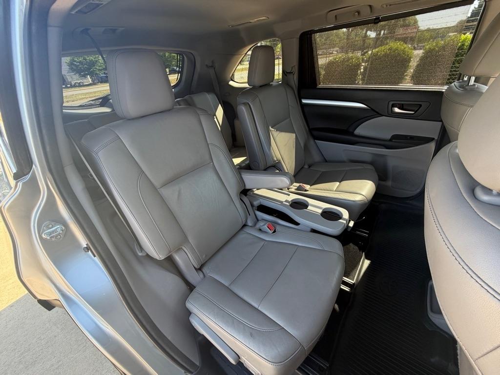 Toyota Highlander XLE FWD V6 2015