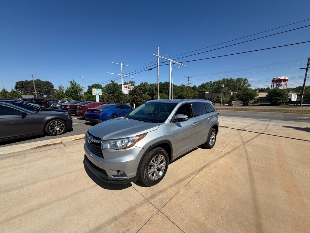 Toyota Highlander XLE FWD V6 2015