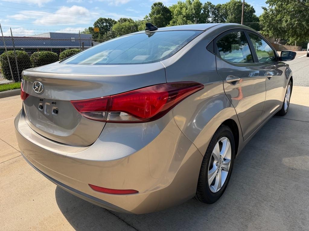 Hyundai Elantra SE 6AT 2016