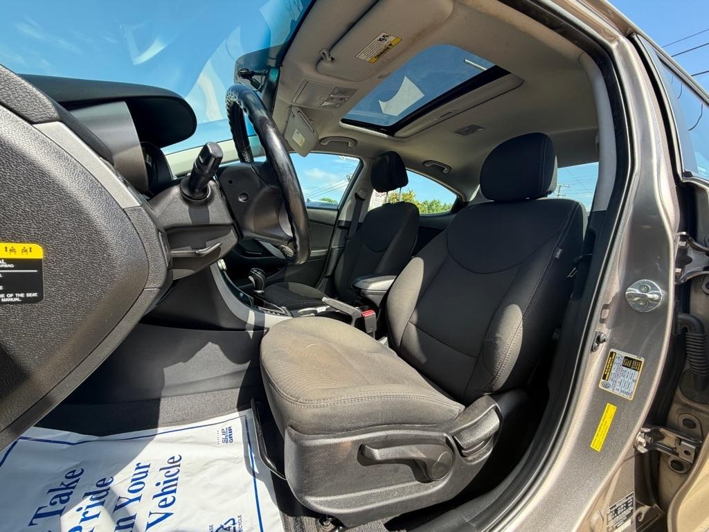 Hyundai Elantra SE 6AT 2016