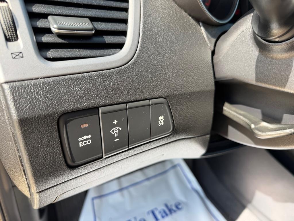 Hyundai Elantra SE 6AT 2016