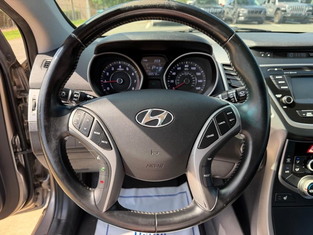 Hyundai Elantra SE 6AT 2016