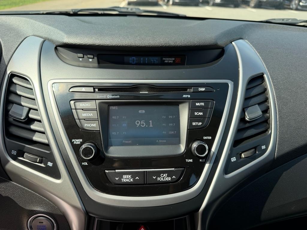 Hyundai Elantra SE 6AT 2016