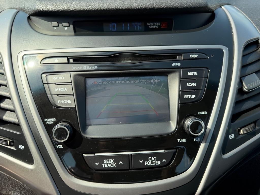 Hyundai Elantra SE 6AT 2016