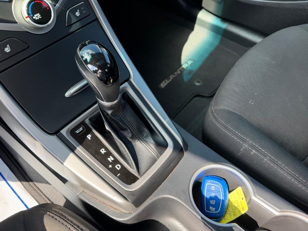 Hyundai Elantra SE 6AT 2016