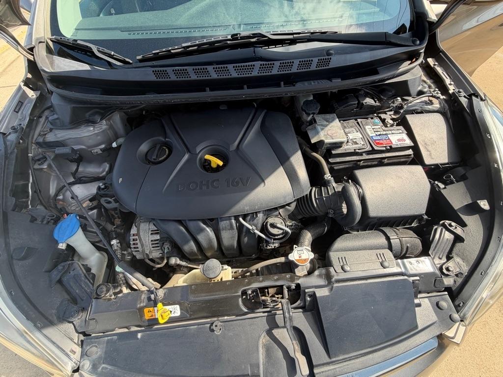 Hyundai Elantra SE 6AT 2016