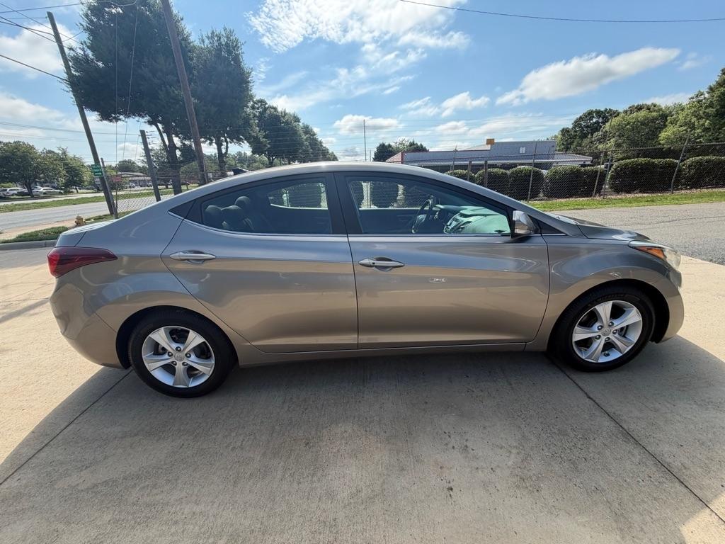 Hyundai Elantra SE 6AT 2016