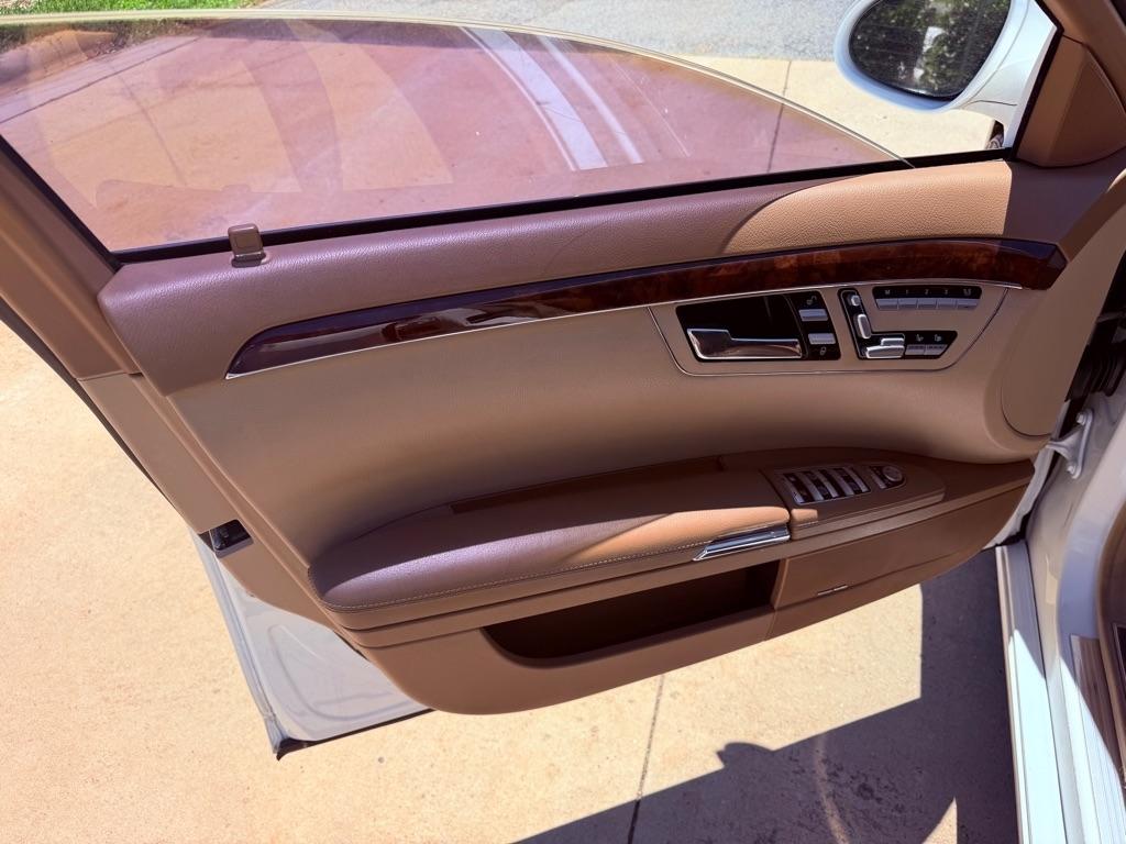 Mercedes-Benz S-Class S550 2007