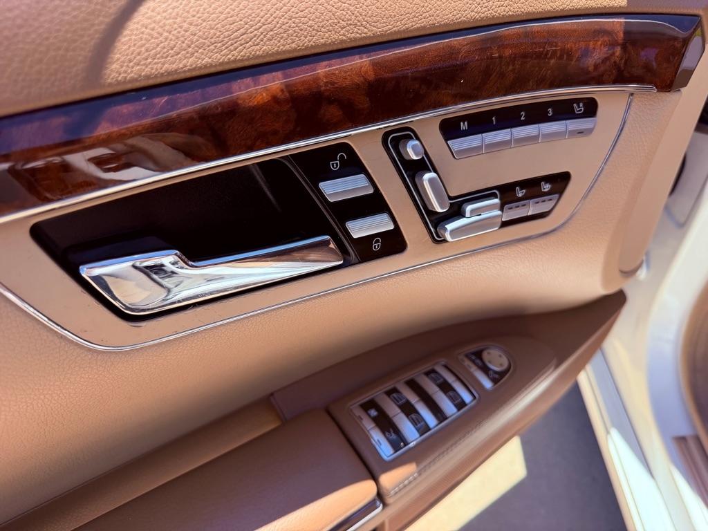 Mercedes-Benz S-Class S550 2007
