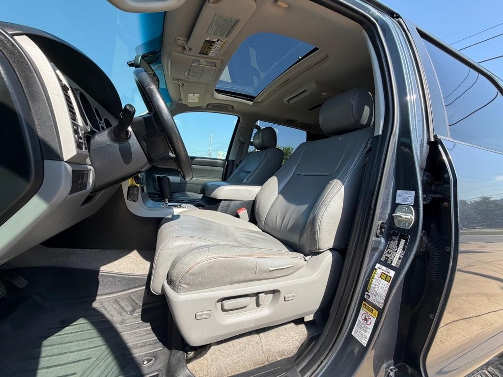 Toyota Sequoia SR5 5.7L 4WD 2008