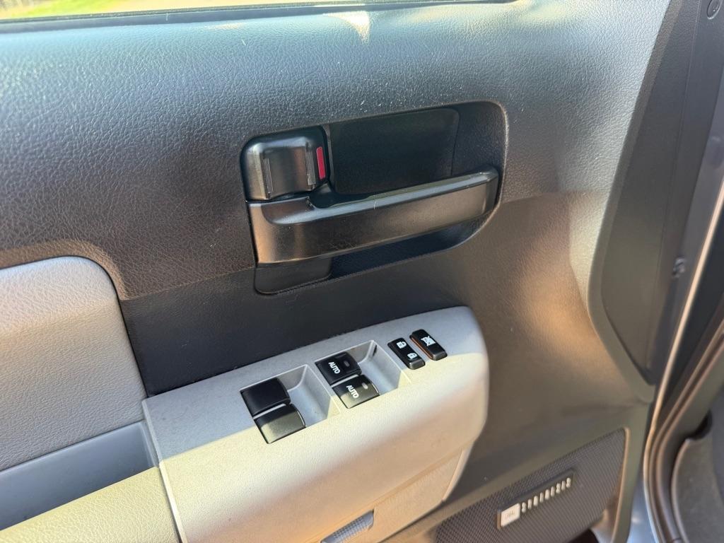 Toyota Sequoia SR5 5.7L 4WD 2008