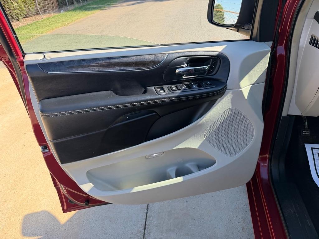 Chrysler Town & Country Limited Platinum 2015