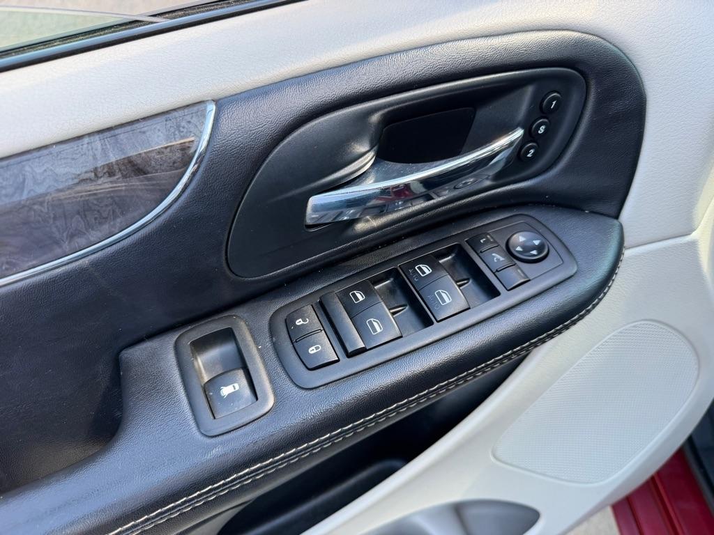 Chrysler Town & Country Limited Platinum 2015