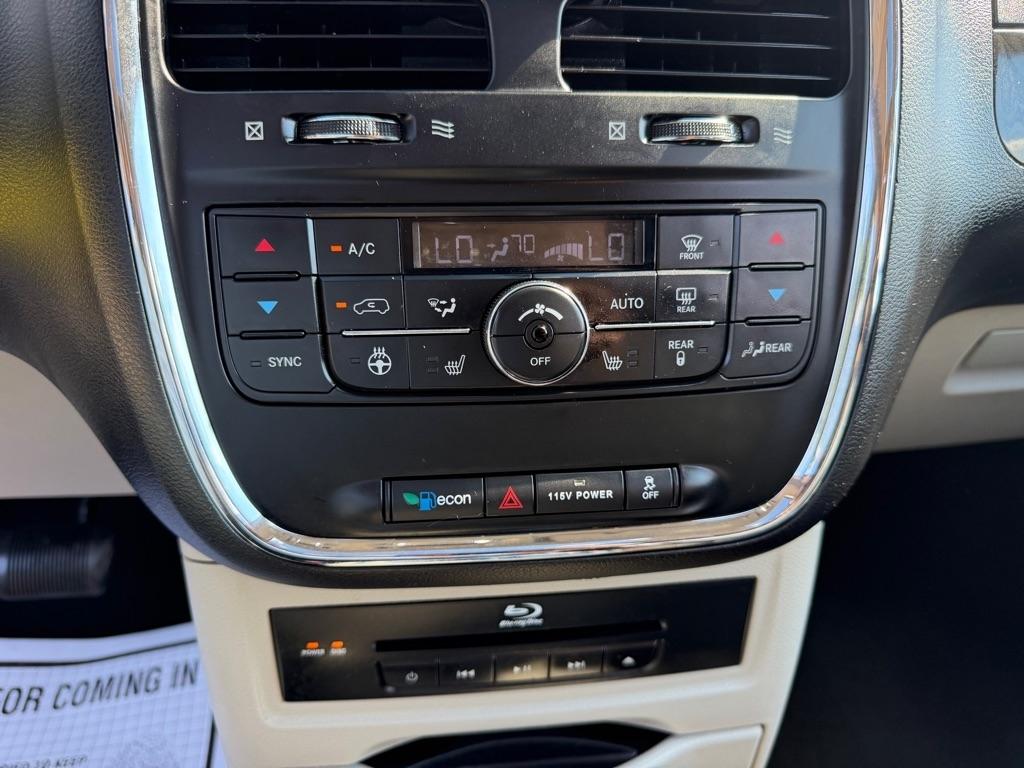 Chrysler Town & Country Limited Platinum 2015