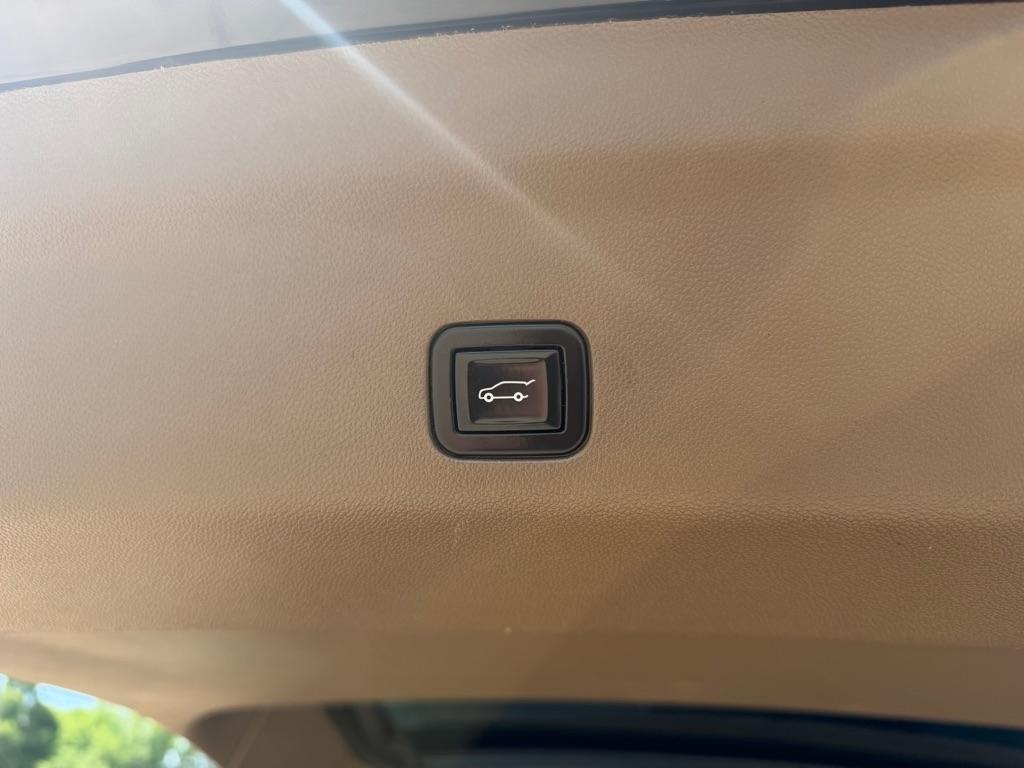 GMC Yukon Denali 4WD 2021