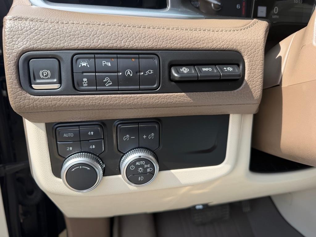 GMC Yukon Denali 4WD 2021