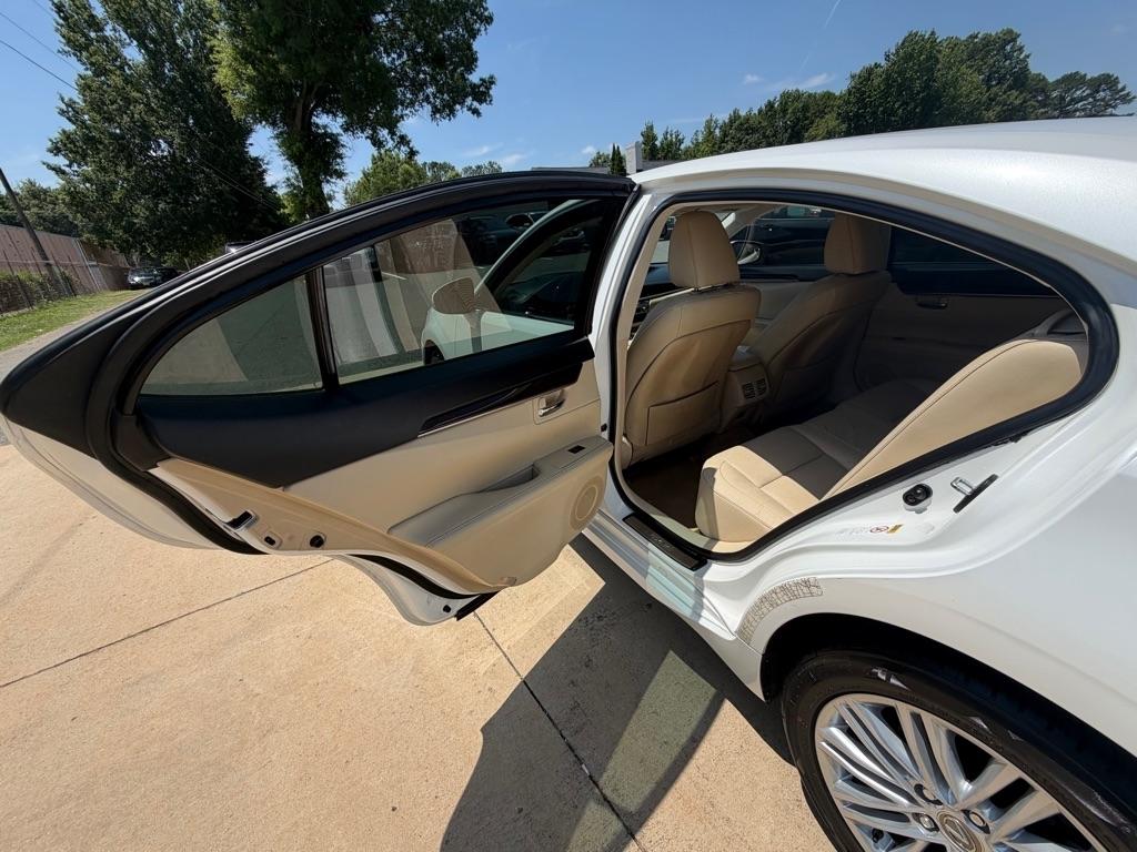 Lexus ES 350 Sedan 2013