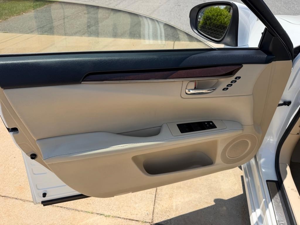Lexus ES 350 Sedan 2013