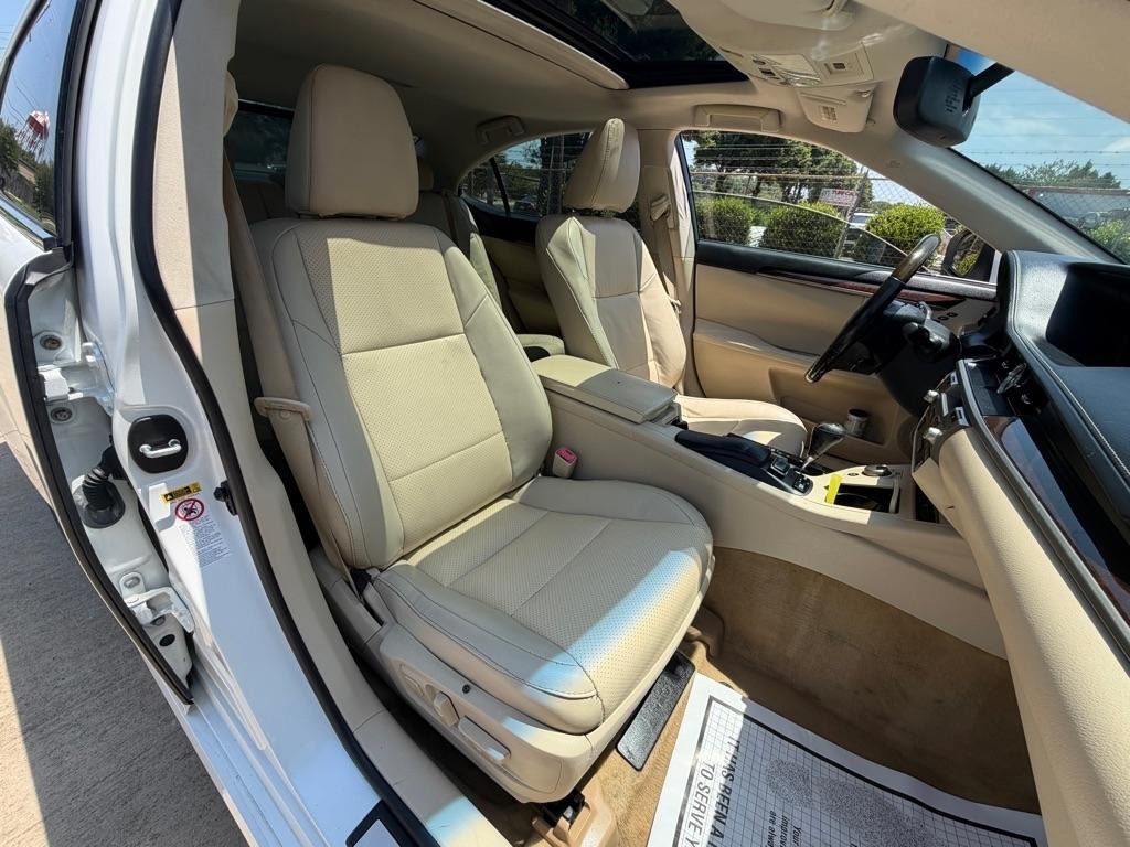 Lexus ES 350 Sedan 2013