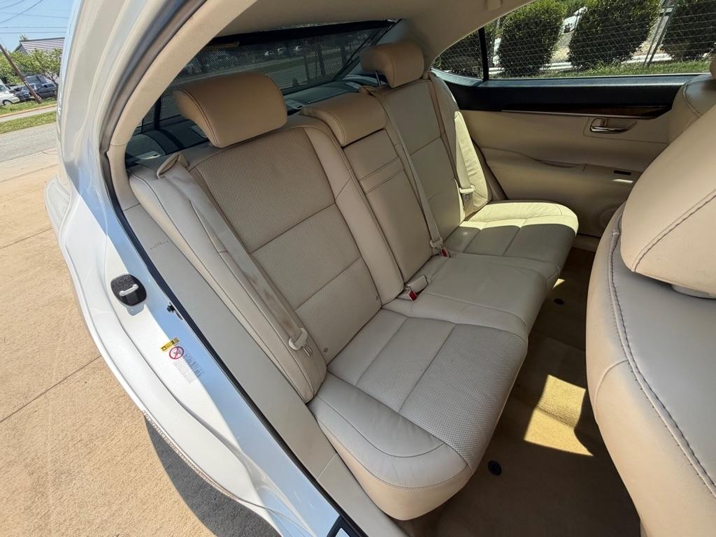 Lexus ES 350 Sedan 2013
