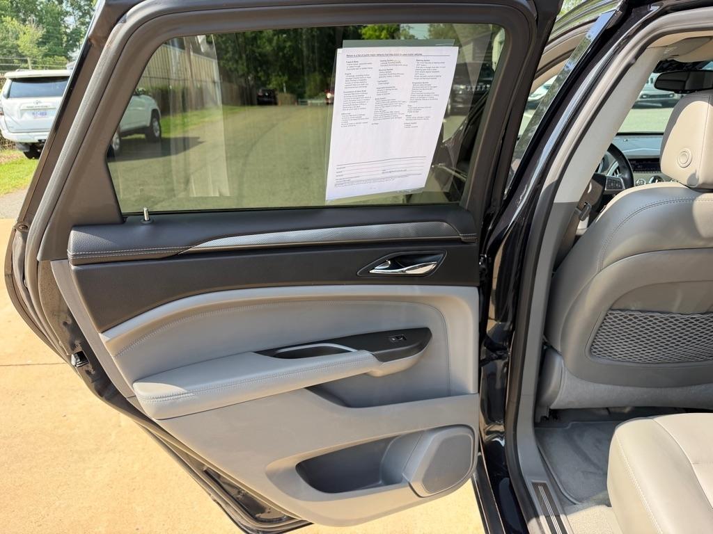 Cadillac SRX Base 2012