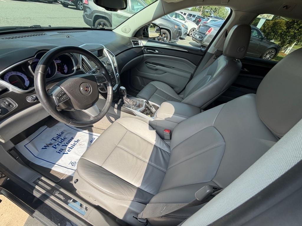 Cadillac SRX Base 2012