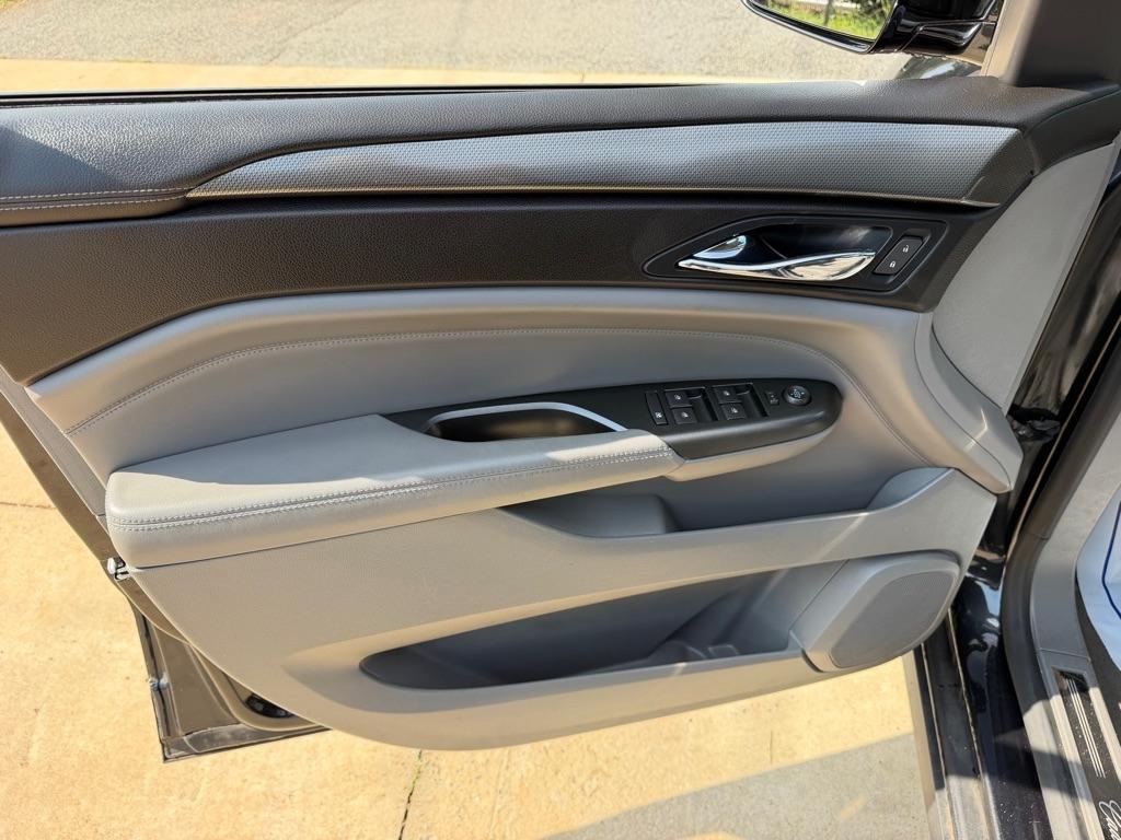 Cadillac SRX Base 2012