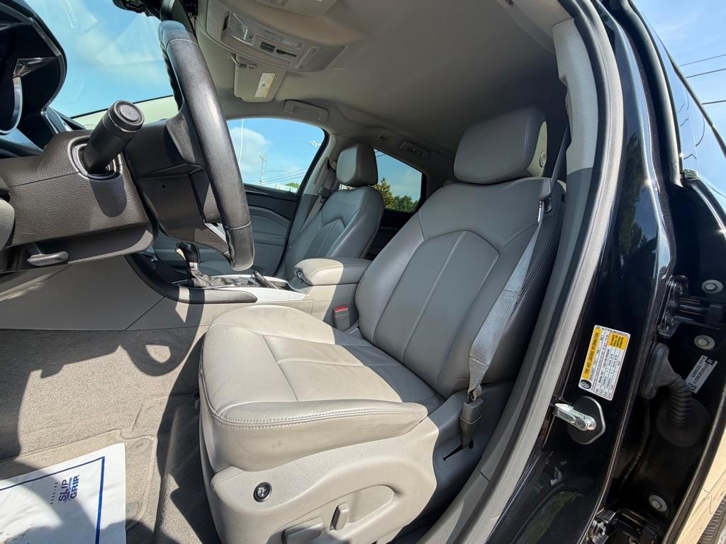 Cadillac SRX Base 2012
