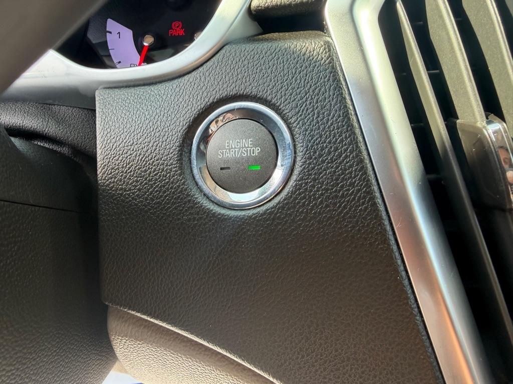 Cadillac SRX Base 2012