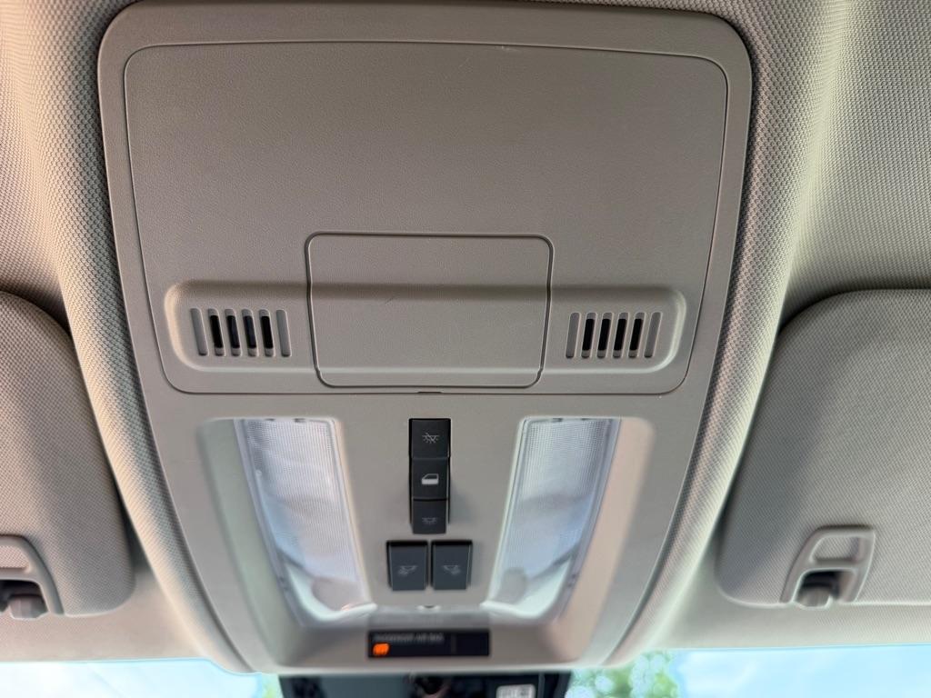 Cadillac SRX Base 2012