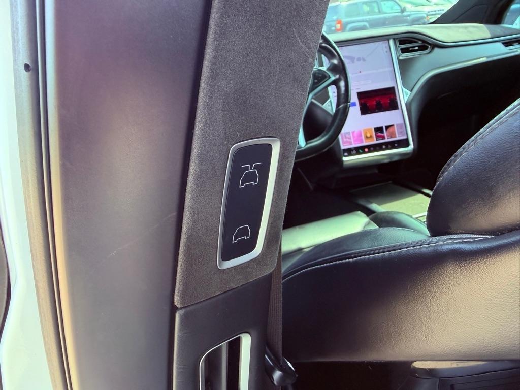 Tesla Model X 90D 2016
