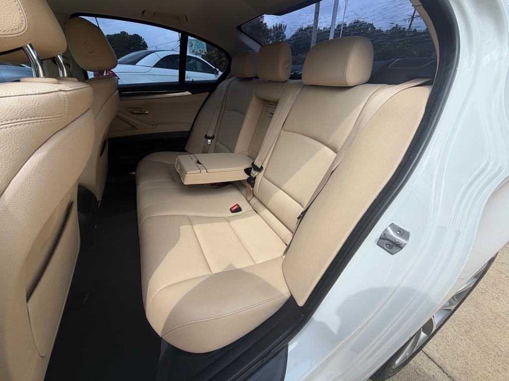 BMW 5-Series 528i 2016