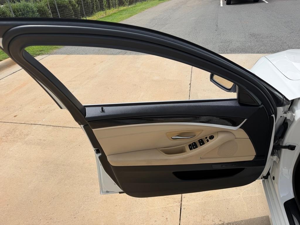 BMW 5-Series 528i 2016
